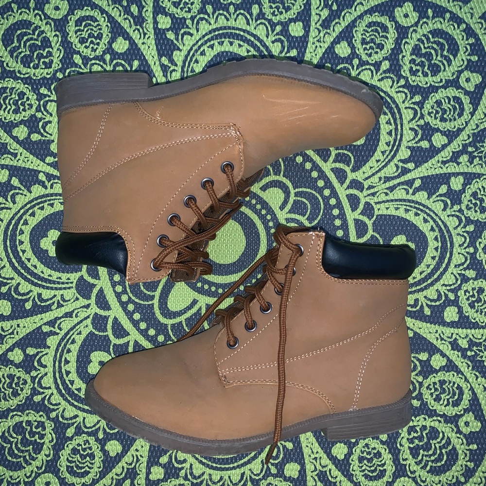 Women’s high top shoes